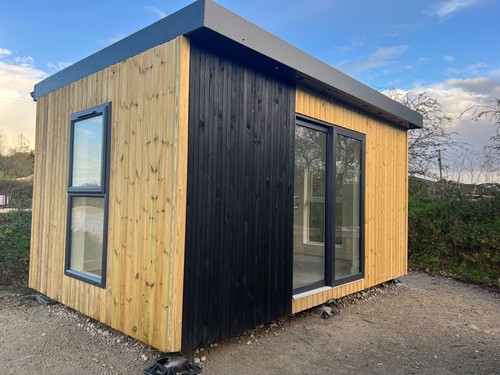 Garden room x 3m - 4.8m,