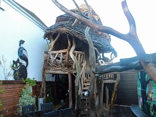 Tree house insulated - house,